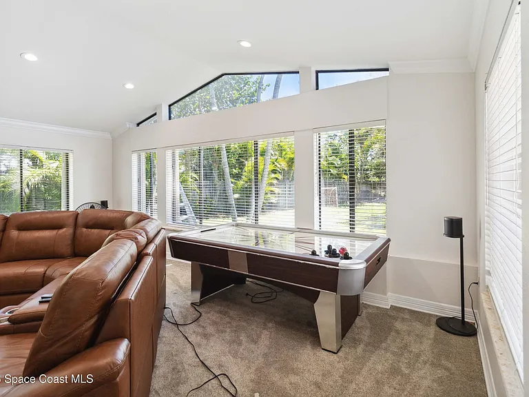 1201 S Shannon Ave — Photo 22