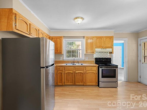 5th image of 101 Cedar Ln