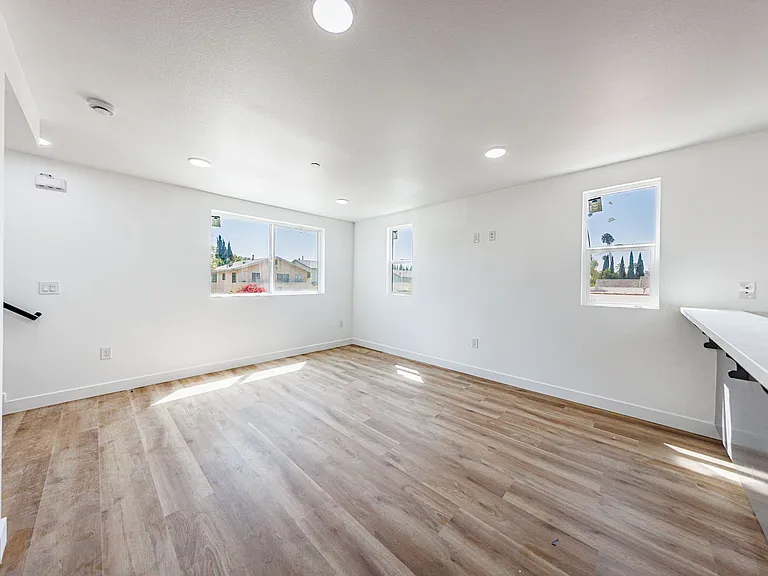Huge 2, 3 & 4 Bed 2026 Townhomes — Photo 93