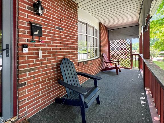 3rd image of 725 Sayre Ave