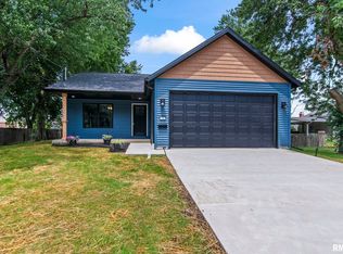 315 W Hill St, Virden, IL 62690