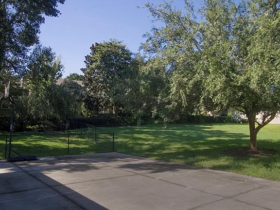 5th image of 1154 E Highland Dr