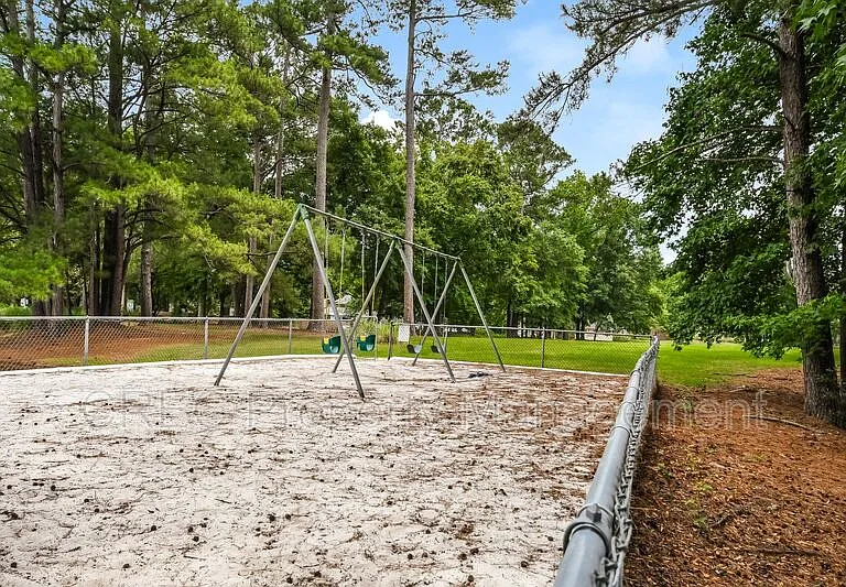 7811 Park Gate Dr — Photo 28
