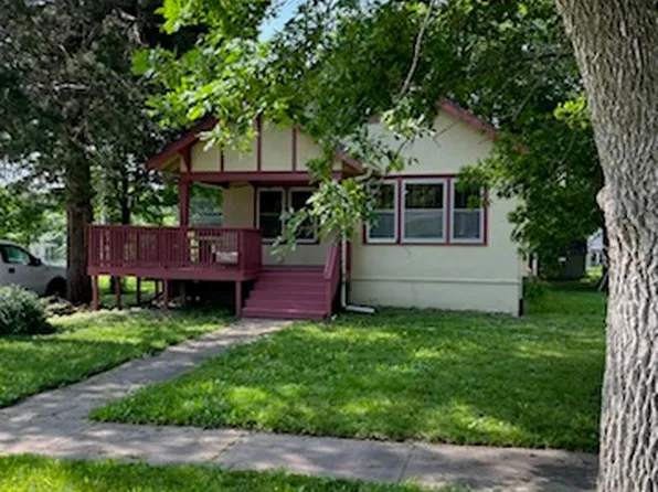 229 Holliday St, Osage City, KS 66523