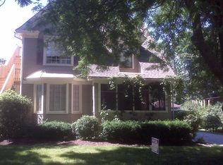 514 James St APT 2, Geneva, IL 60134
