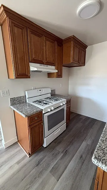 2 bed, 1100 sqft, $2,200 — Photo 4