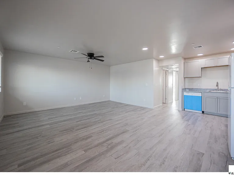 2121 W Adams St #B-B202 — Photo 6