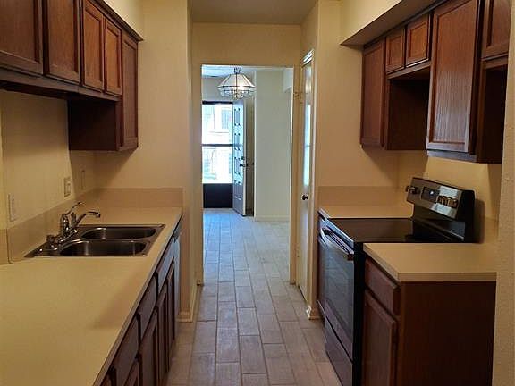 5th image of 13463 Parkway Blvd #8