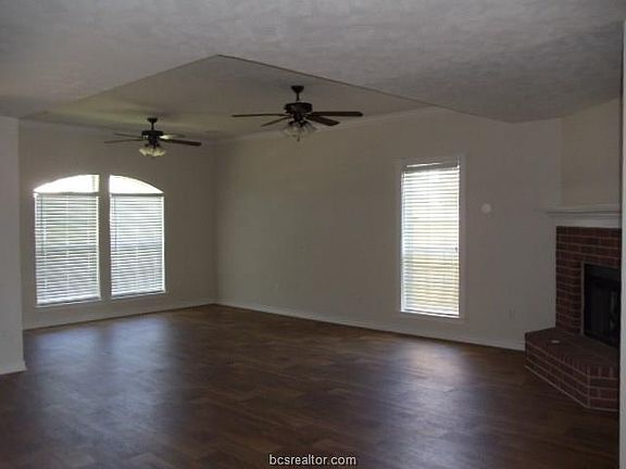 5th image of 920 Dove Landing Ave