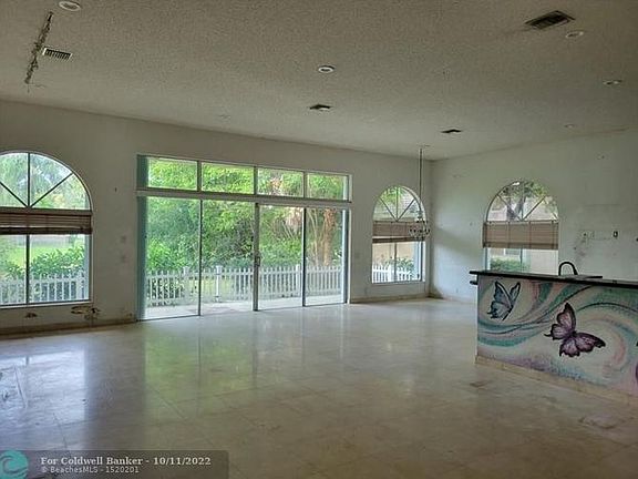 5th image of 3054 Lakewood Dr