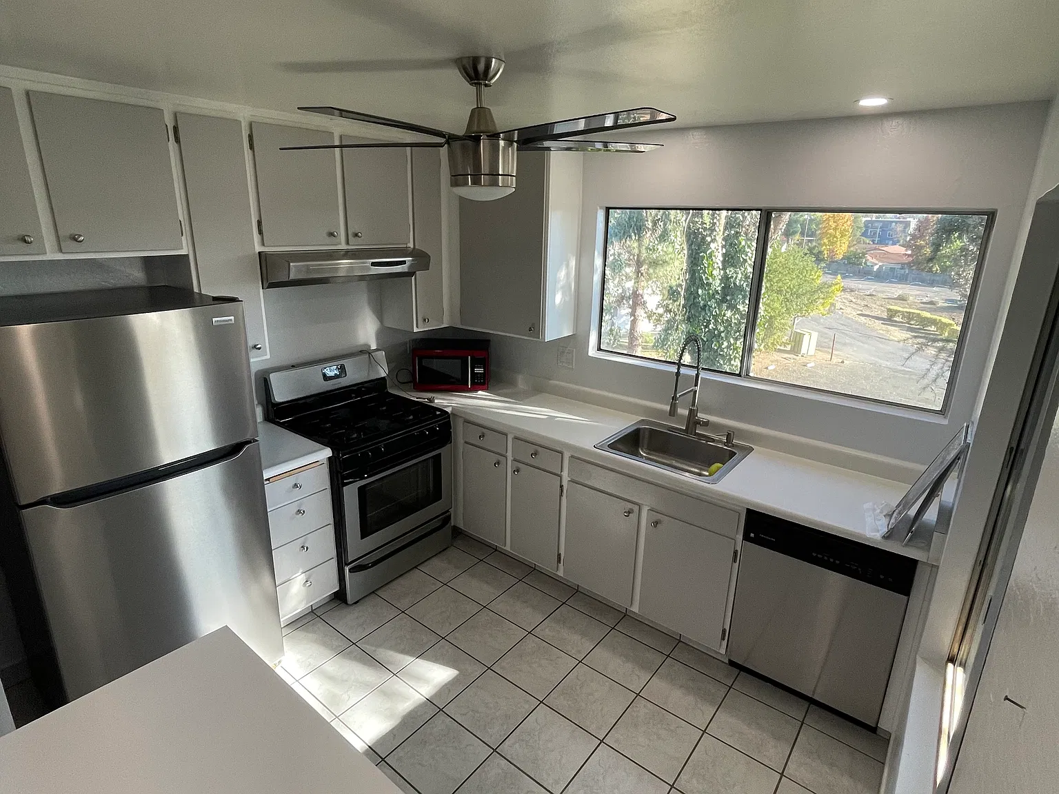 355 Parkview Ter — Photo 3