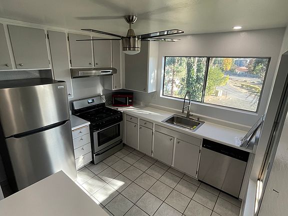 3rd image of 355 Parkview Ter