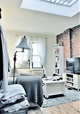 Rented by City Connections Realty | media 8