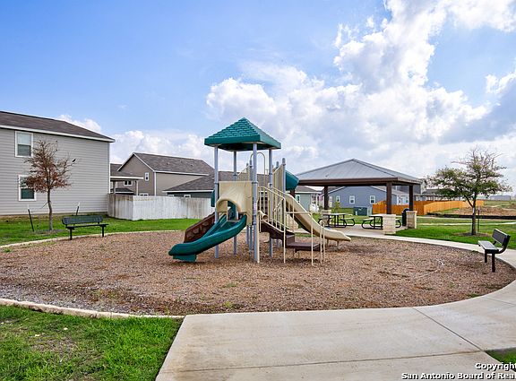 4th image of 2136 Darst Drive
