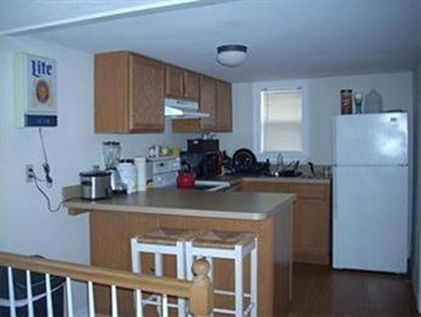 2nd image of 851 Brockton Ave #B