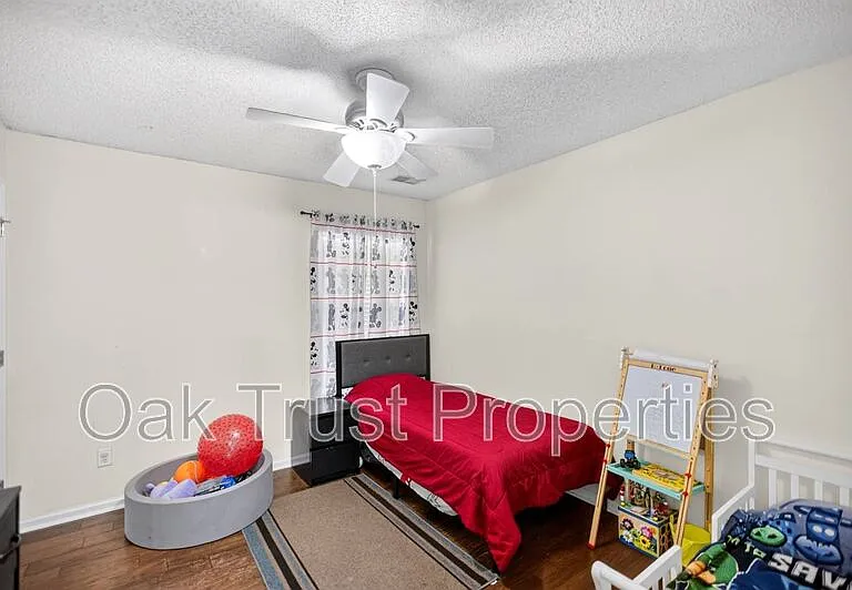 137 Venice St — Photo 15
