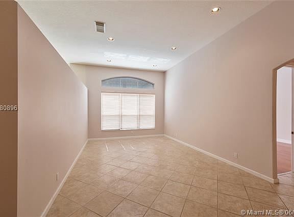 4th image of 5362 SW 33rd Ave