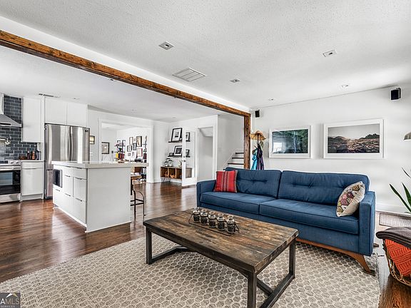 4th image of 3637 Prince Way