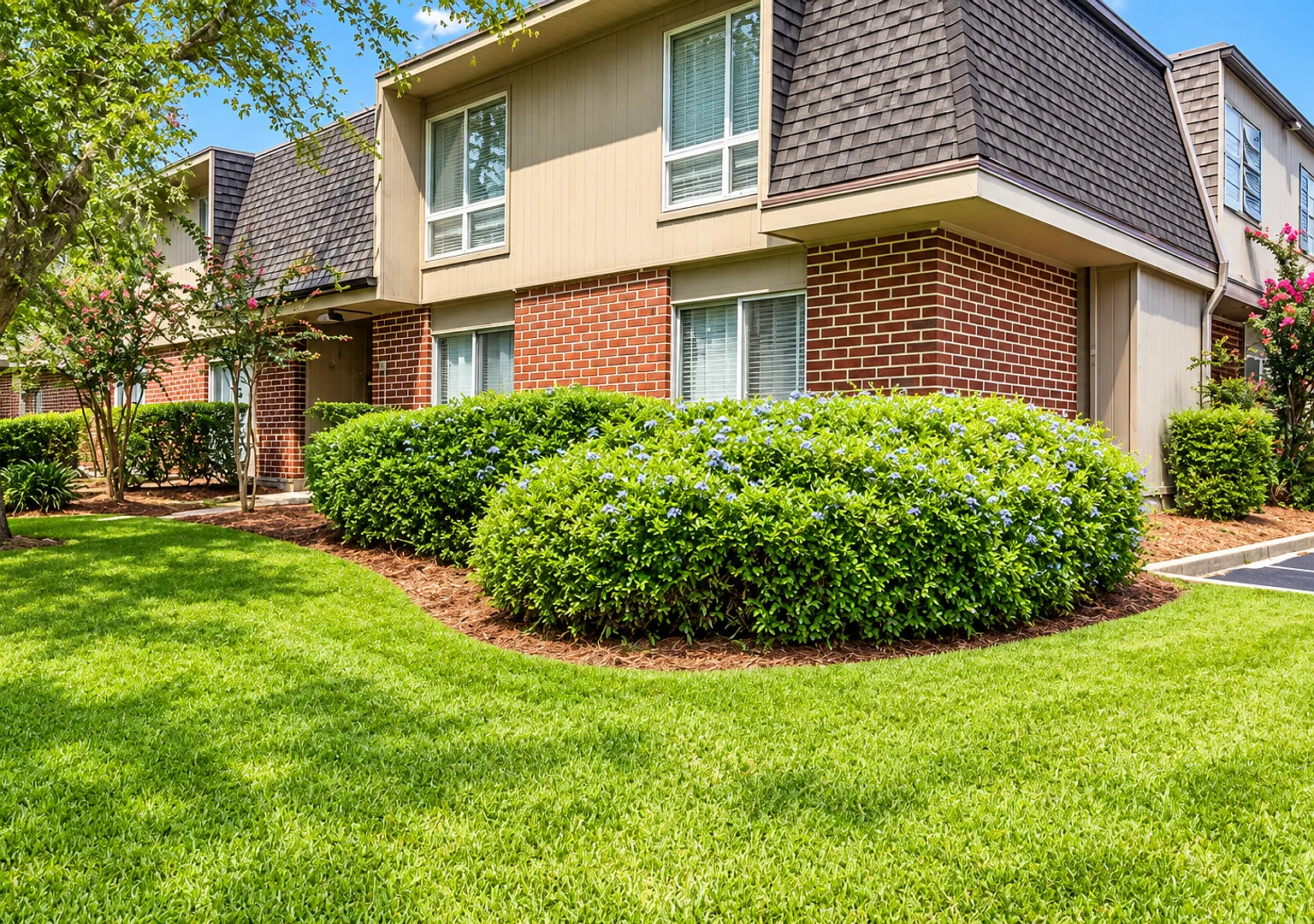 Just Reduced! Free Parking @ Summit House Condominiums! — Photo 1
