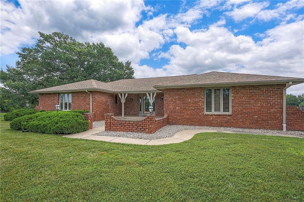 22611 Old Kansas City Rd, Spring Hill, KS 66083 | Zillow