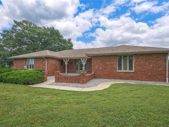 22611 Old Kansas City Rd, Spring Hill, KS 66083