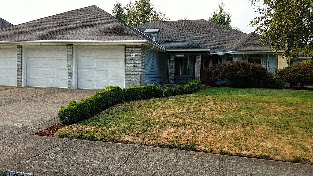 1377 Parkview Ct NE photo 1