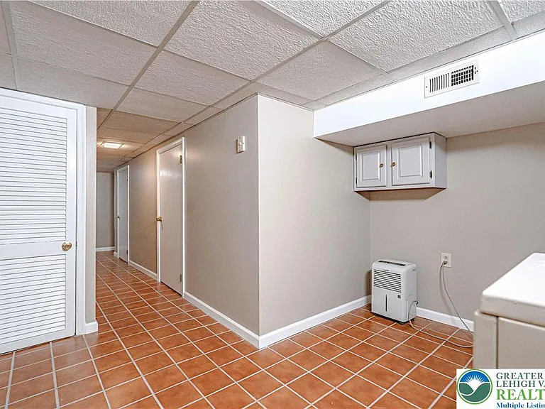 239 E Church St — Photo 33