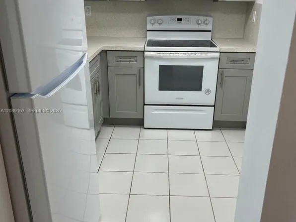 11750 SW 18th St APT 427-1, Miami, FL 33175