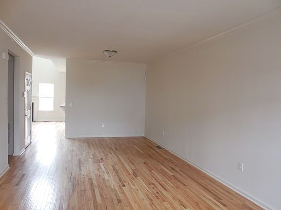 3rd image of 13 Tudor Dr
