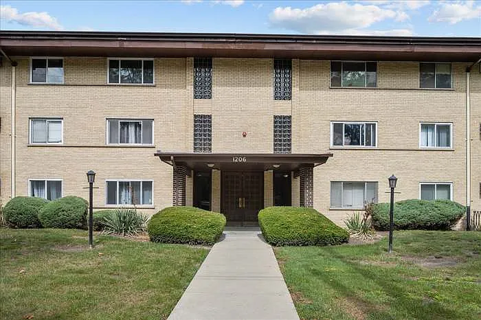 Building Photo - 1206 E Fairview St #305