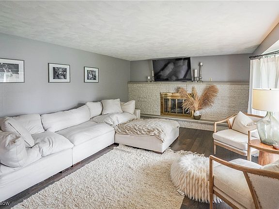 3rd image of 5187 Ault Ave NE