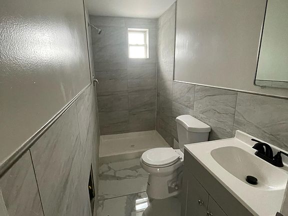 3rd image of 125-129 E Broad St APT 4