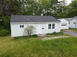 7 Mainewood Ave, Orono, ME 04473