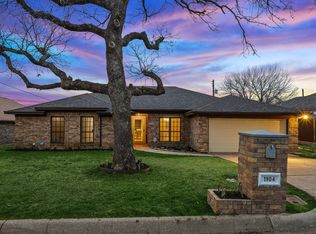 1904 Ridge Oak St, Fort Worth, TX 76112