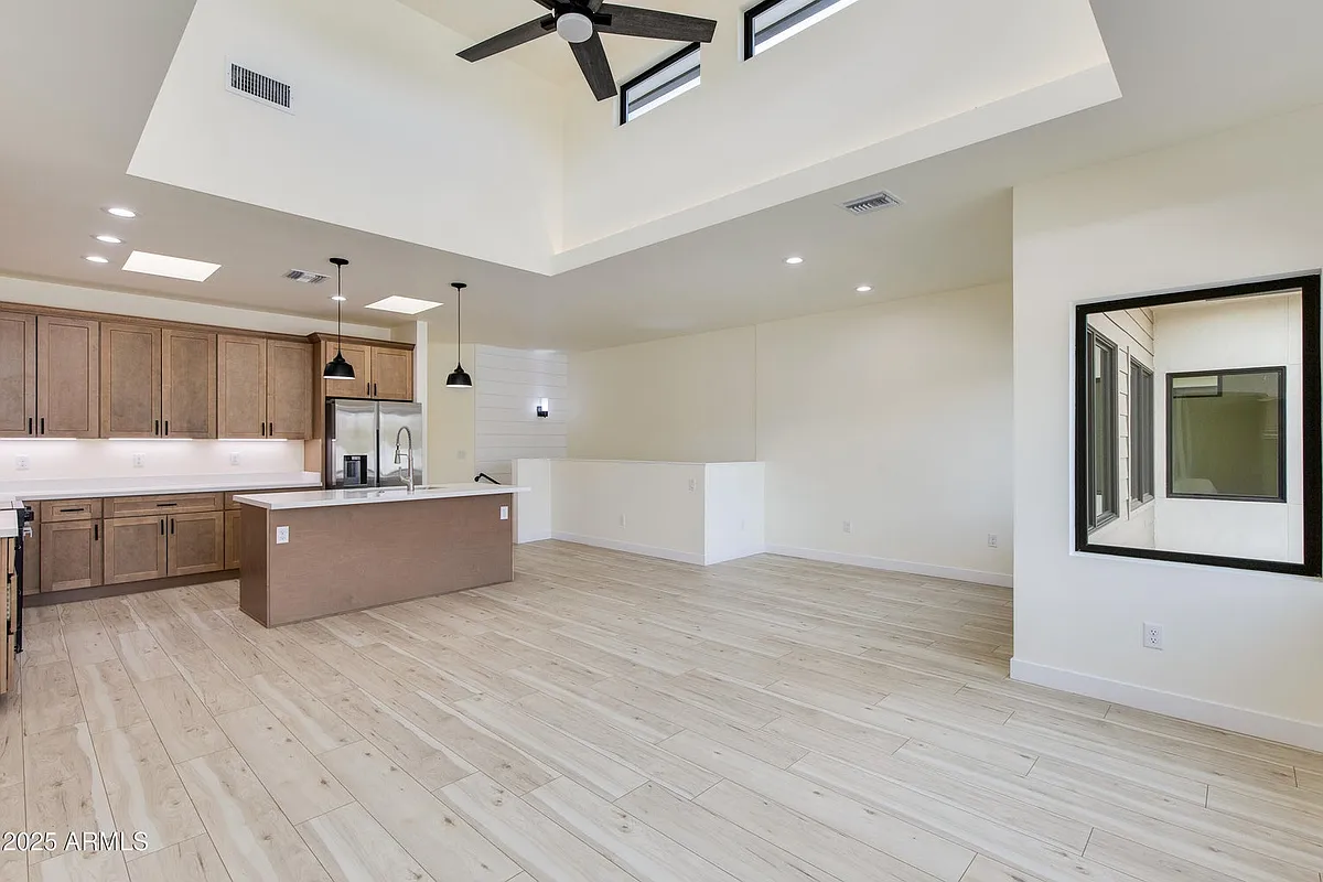 Rafter-Style Ceilings - 442 S Roosevelt St
