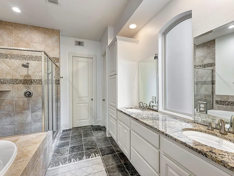 931 W 23rd St #B — Photo 12