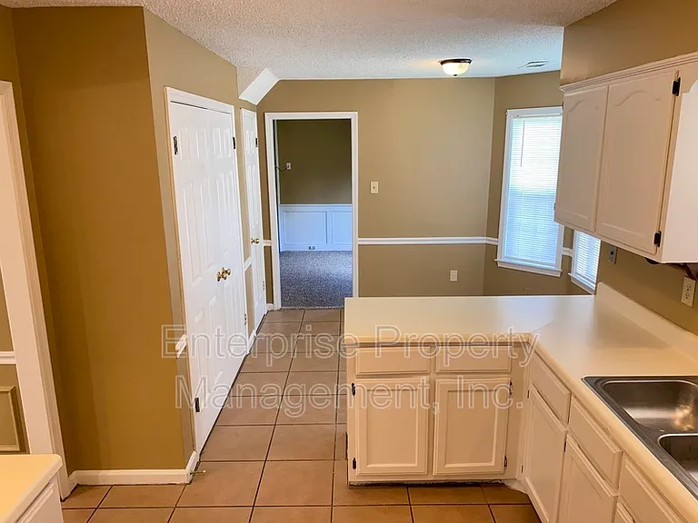 7828 Bland Ln — Photo 13