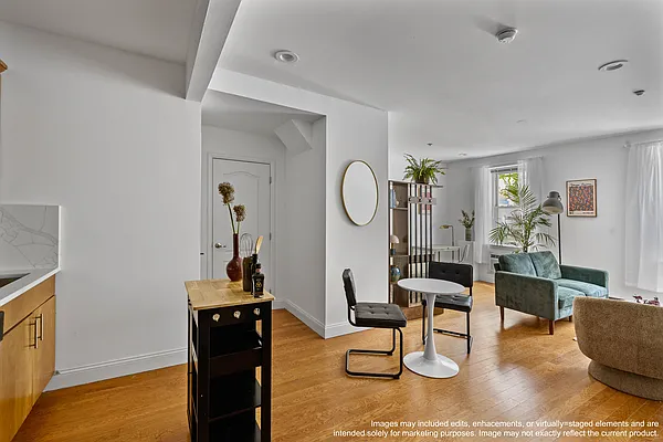 Living room, photo 1