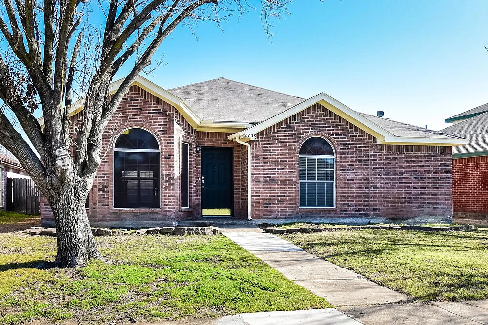 3 bed, 2.0 bath, 1475 sqft, $2,020 — Photo 1