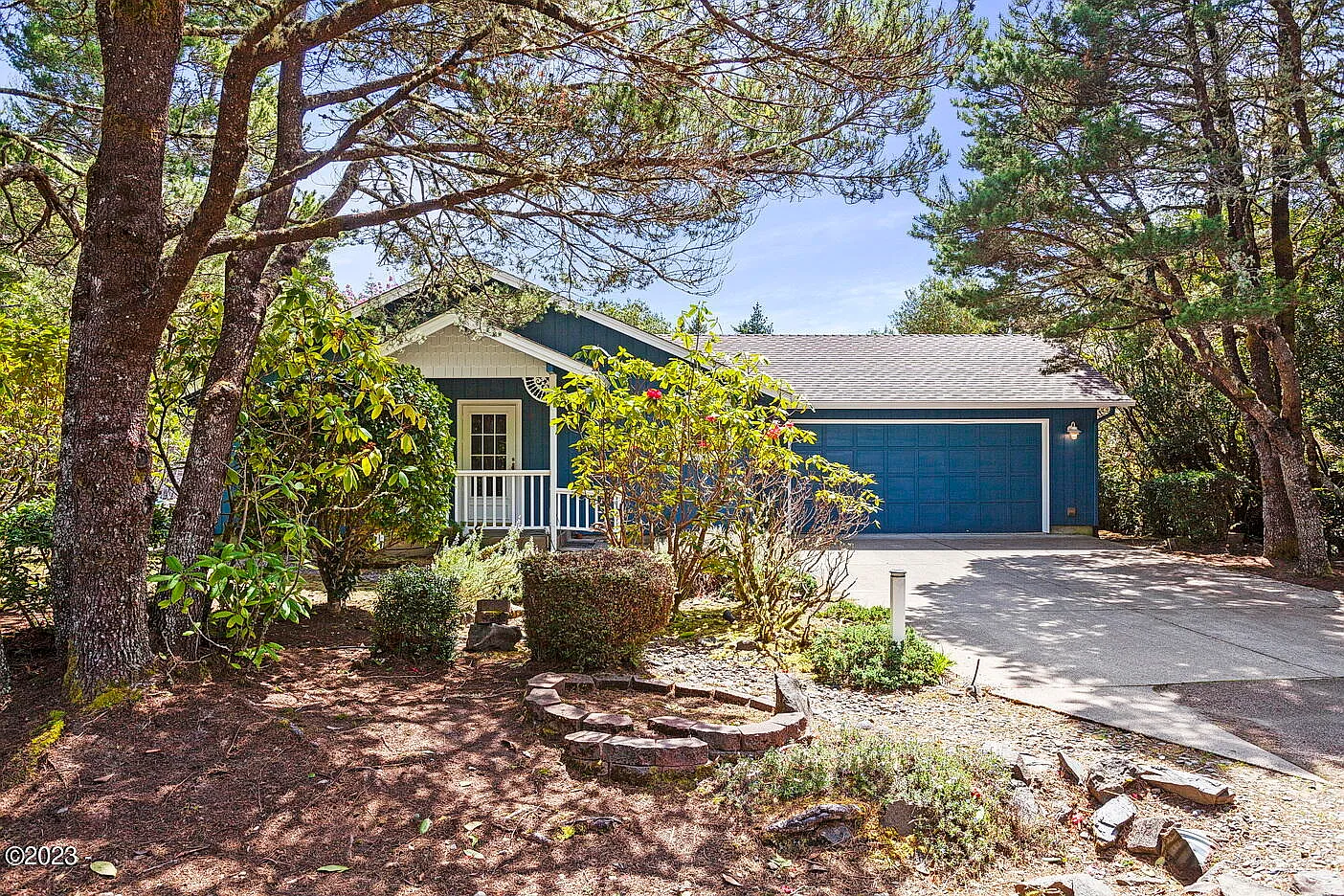 4886 Oceana Dr photo 1