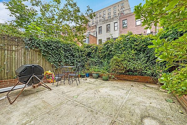 1st image of 323 W 76th St