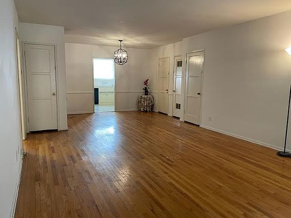 3rd image of 455 S Maple Dr APT 1