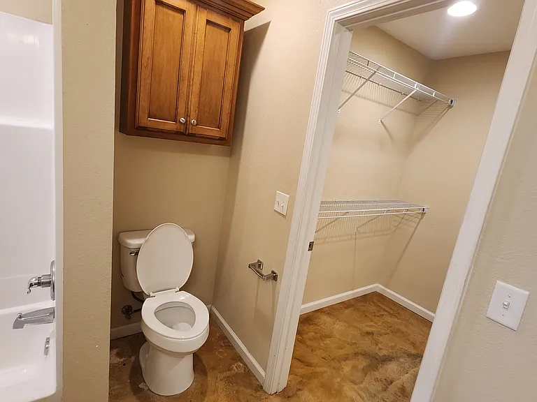 406 E Gordon St — Photo 8