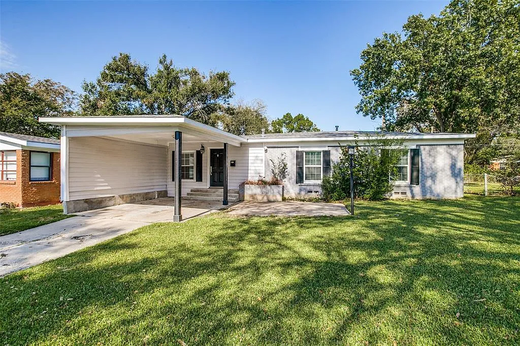 2109 Tolosa Dr photo 1