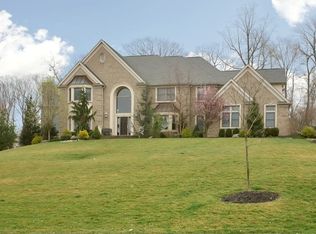 22 Strawberry Ln, Warren, NJ 07059