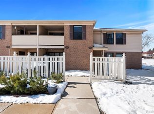 19546 Northridge Dr, Northville, MI 48167