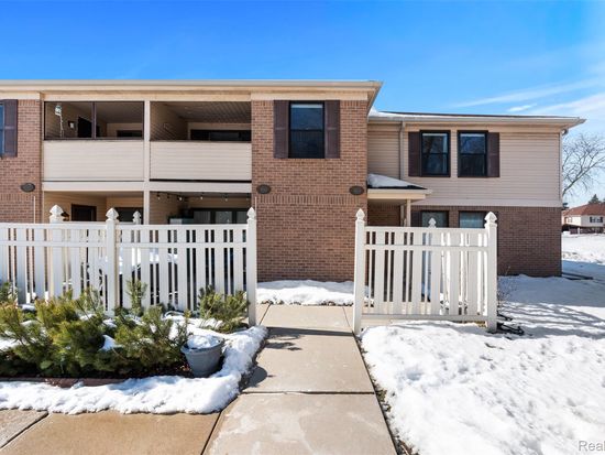 19546 Northridge Dr, Northville, MI 48167