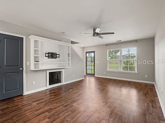 2nd image of 28 Park Loop