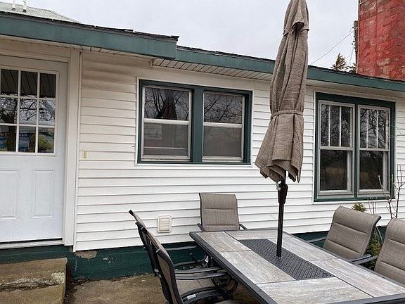 3rd image of 510 SE V Ave