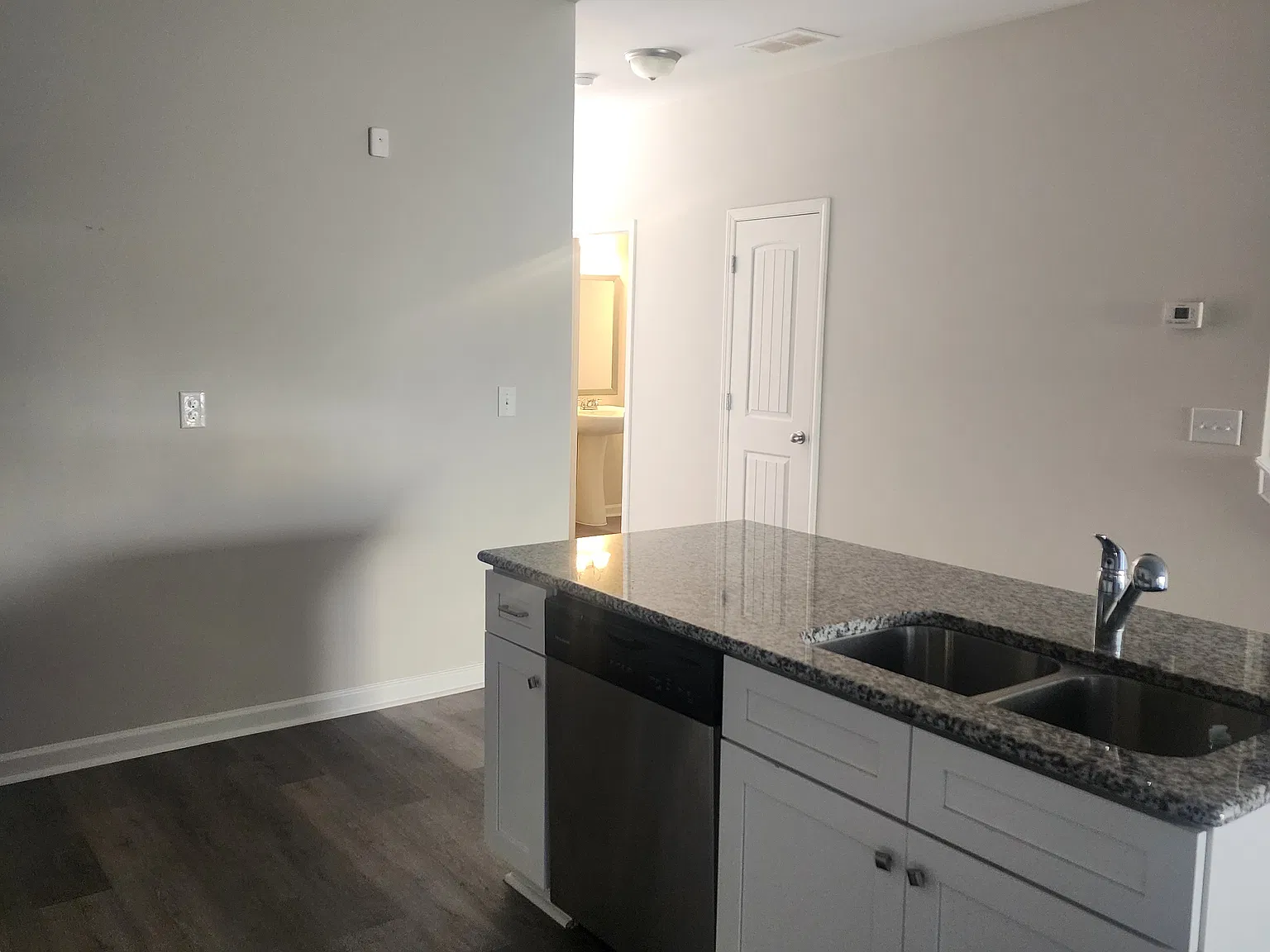 1564 Iris Walk — Photo 3